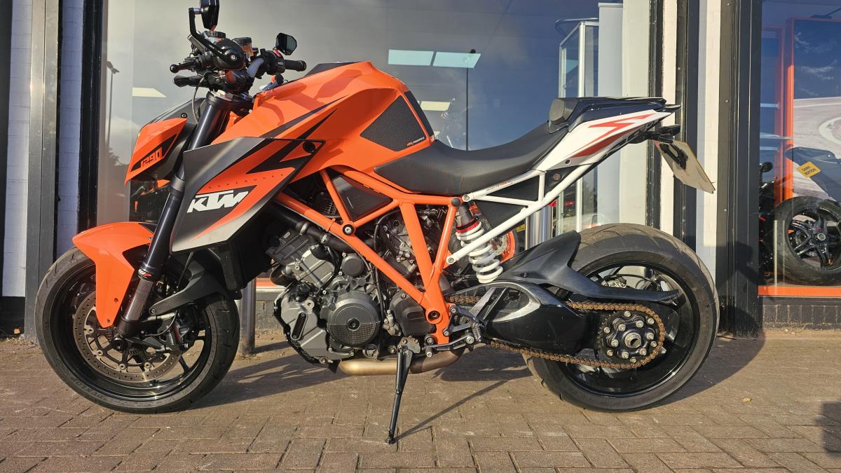 KTM 1290 SUPERDUKE R 15