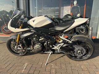 TRIUMPH SPEED TRIPLE 1200 RR