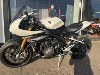 TRIUMPH SPEED TRIPLE 1200 RR