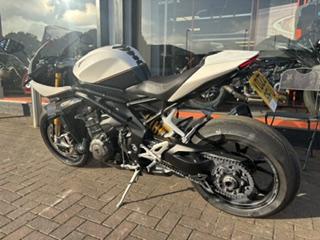 TRIUMPH SPEED TRIPLE 1200 RR