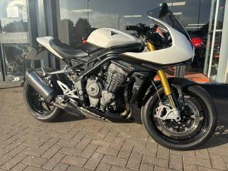 
								TRIUMPH SPEED TRIPLE 1200 RR full									