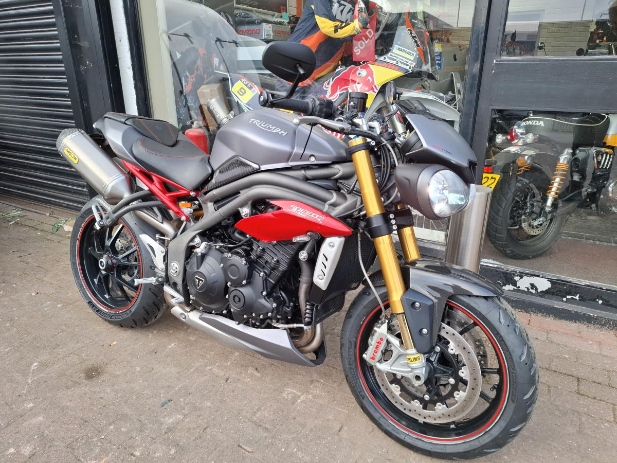 TRIUMPH SPEED TRIPLE R 1050