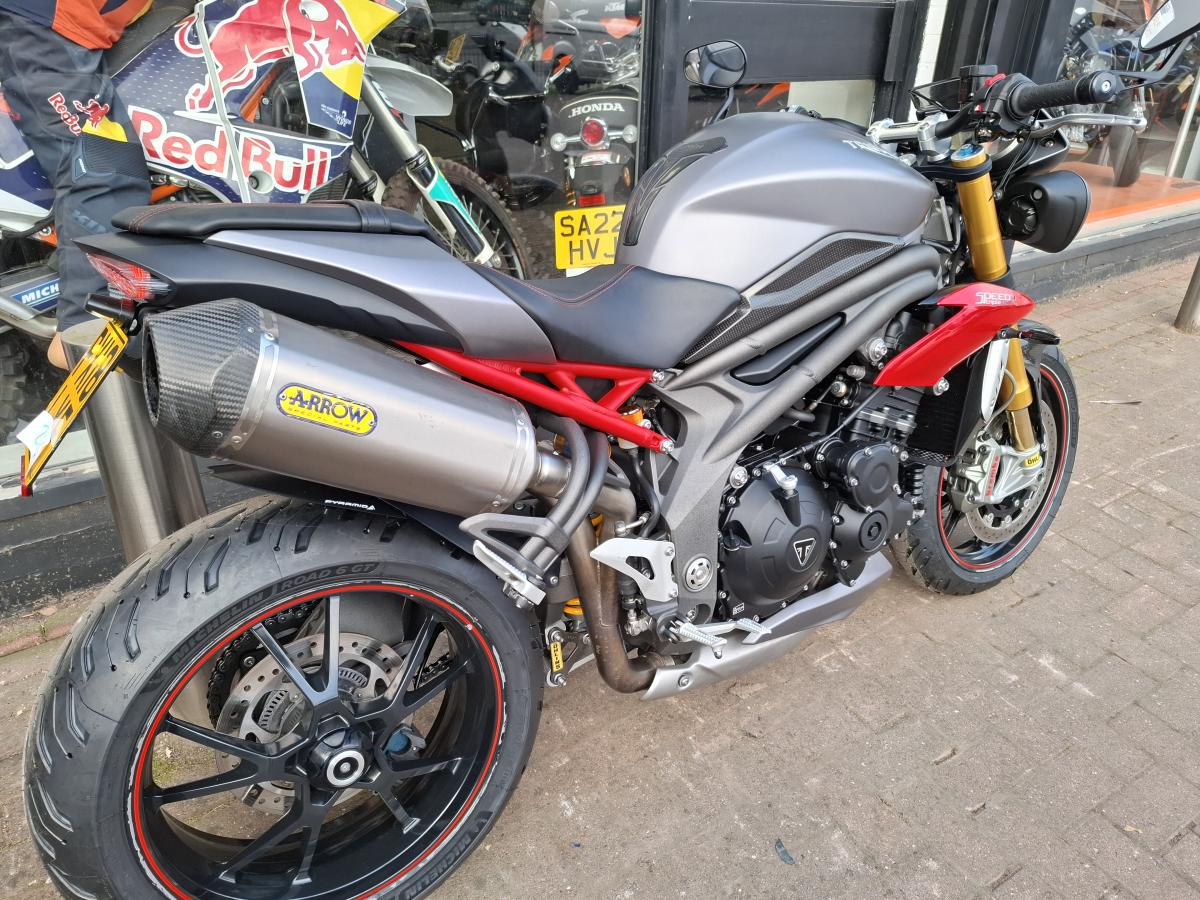 TRIUMPH SPEED TRIPLE R 1050
