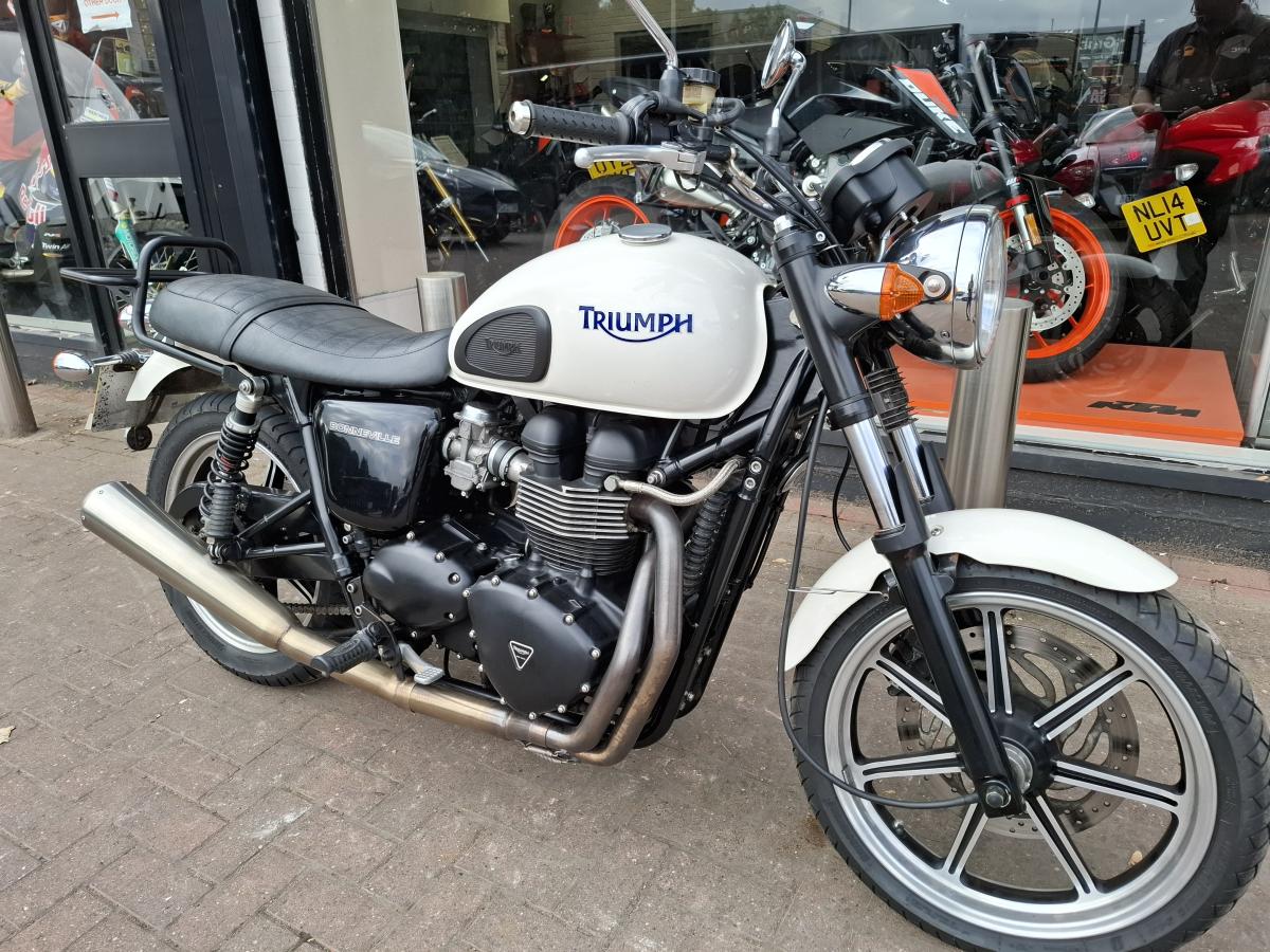 TRIUMPH BONNEVILLE 865