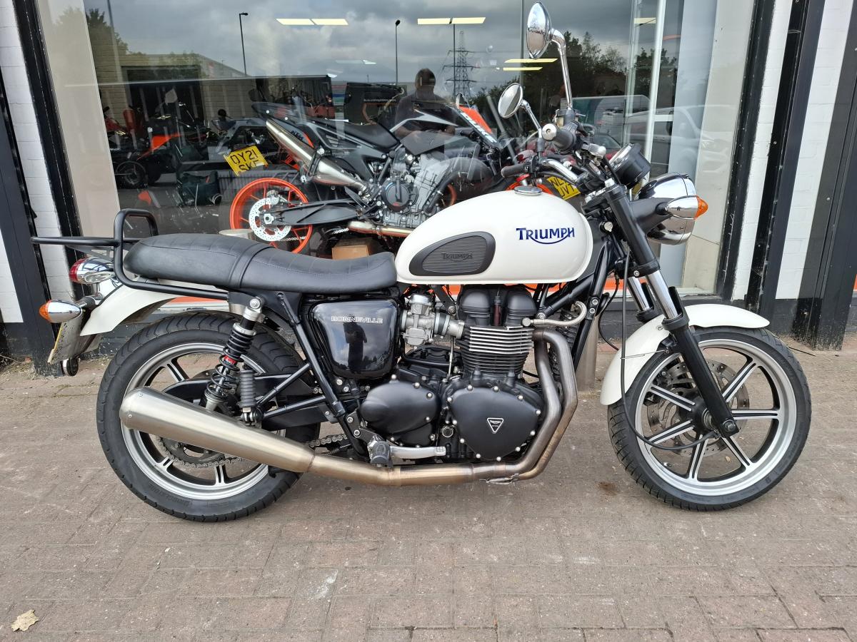 TRIUMPH BONNEVILLE 865