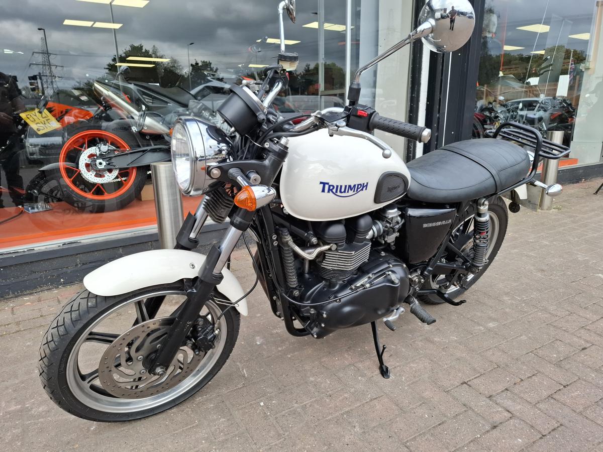 TRIUMPH BONNEVILLE 865