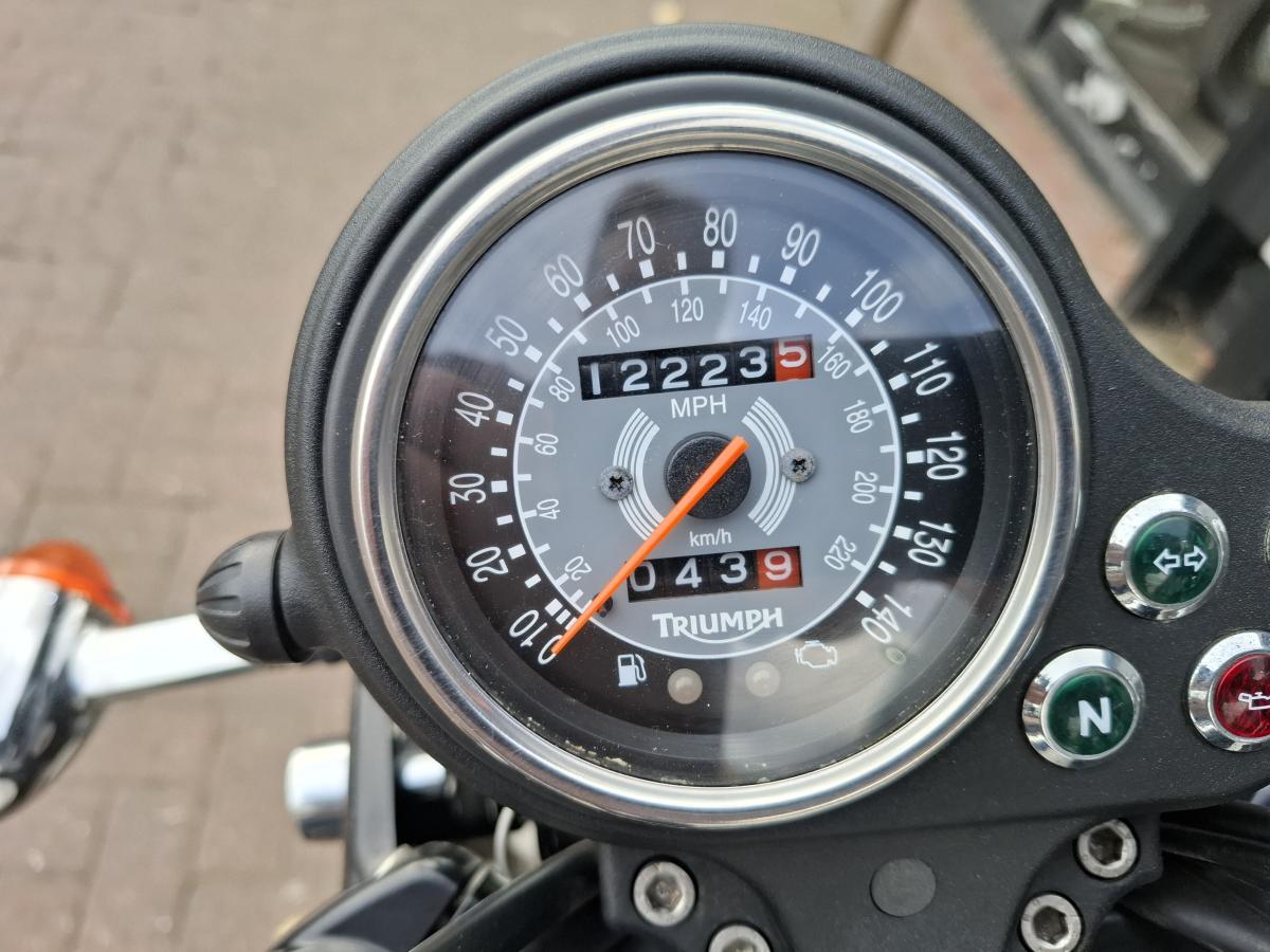 
								TRIUMPH BONNEVILLE 865 full									