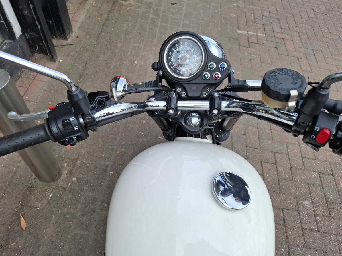 
								TRIUMPH BONNEVILLE 865 full									