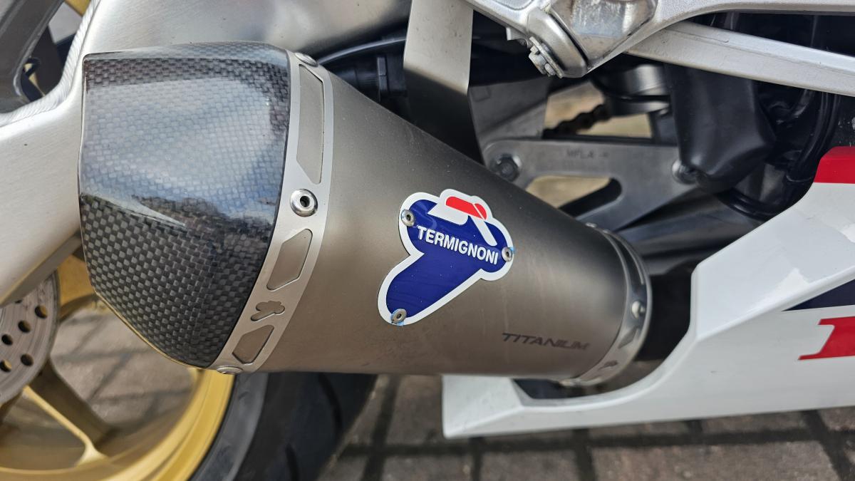 
								HONDA CBR 1000 S1-J full									