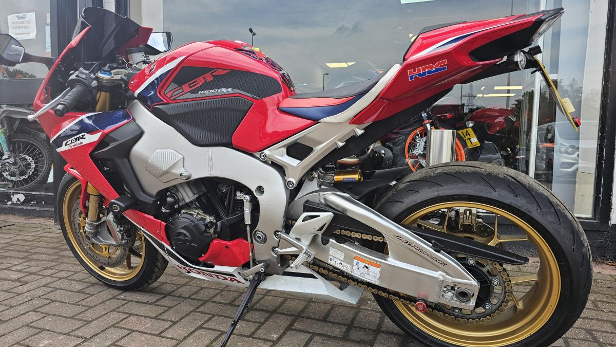 
								HONDA CBR 1000 S1-J full									