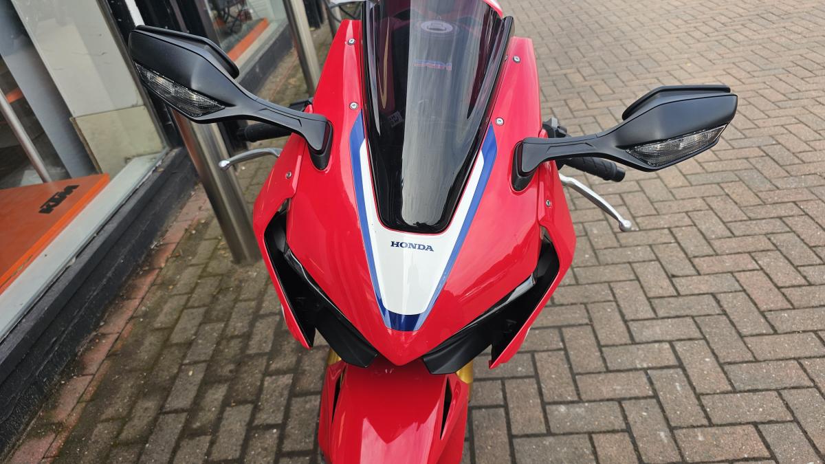 
								HONDA CBR 1000 S1-J full									