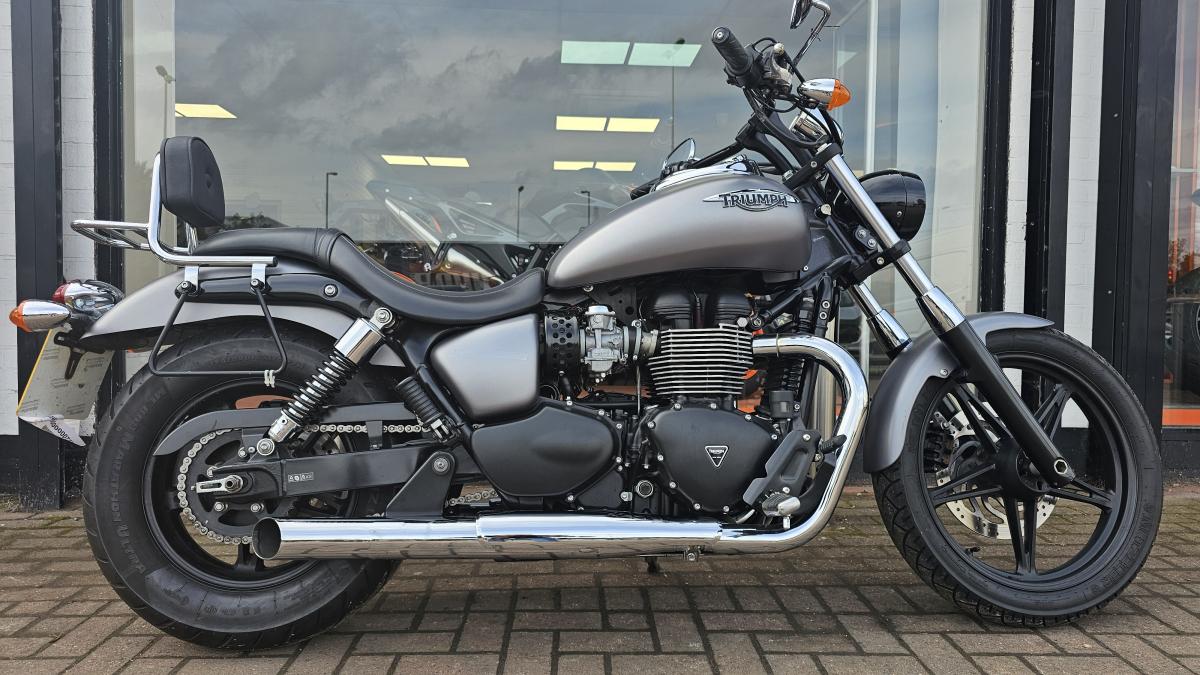 TRIUMPH SPEED MASTER 865