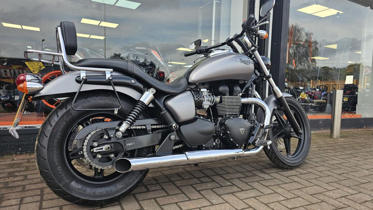 TRIUMPH SPEED MASTER 865