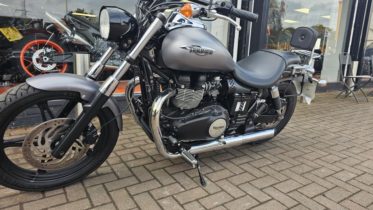 TRIUMPH SPEED MASTER 865