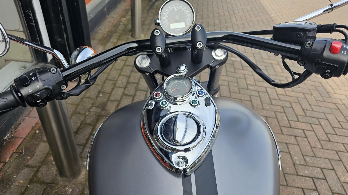 
								TRIUMPH SPEED MASTER 865 full									