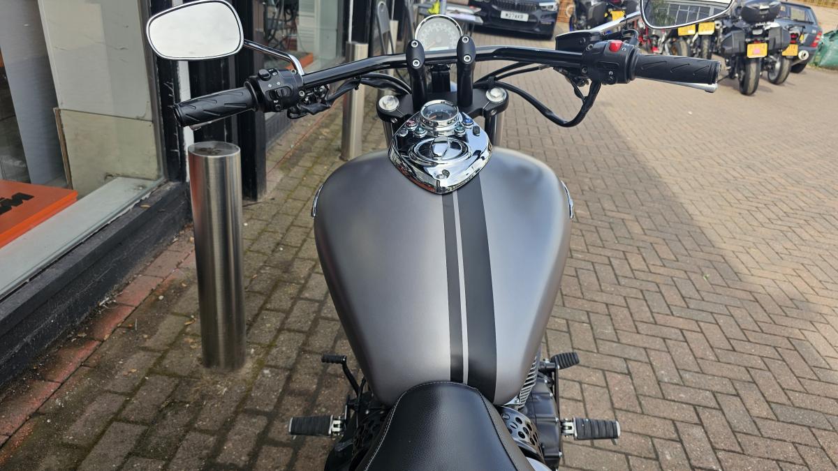 
								TRIUMPH SPEED MASTER 865 full									