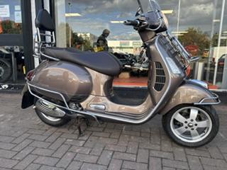 
								PIAGGIO VESPA GTS 300 TOURING full									
