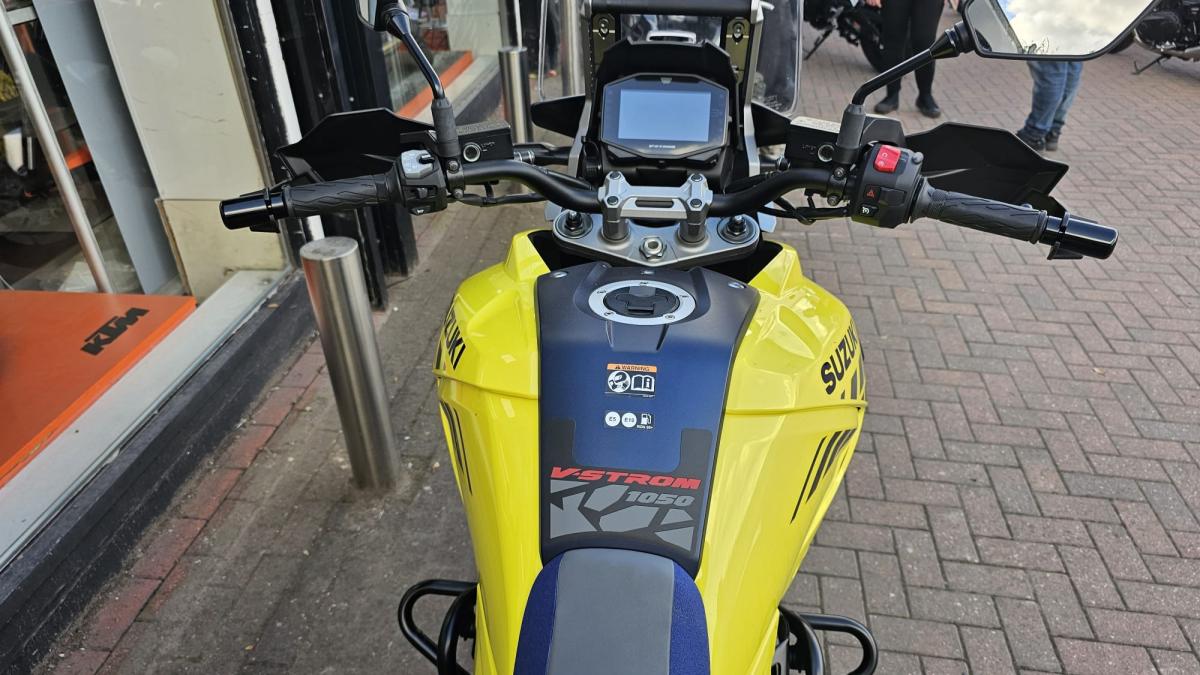 
								Suzuki DL 1050 RC M0 full									
