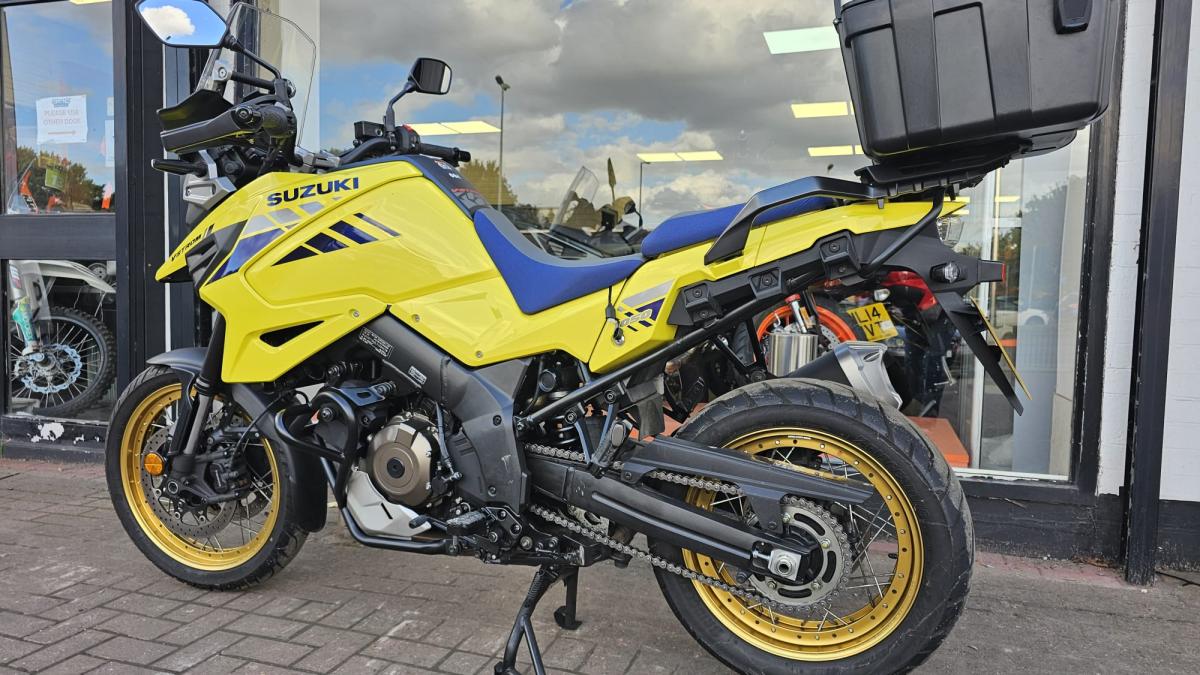 
								Suzuki DL 1050 RC M0 full									