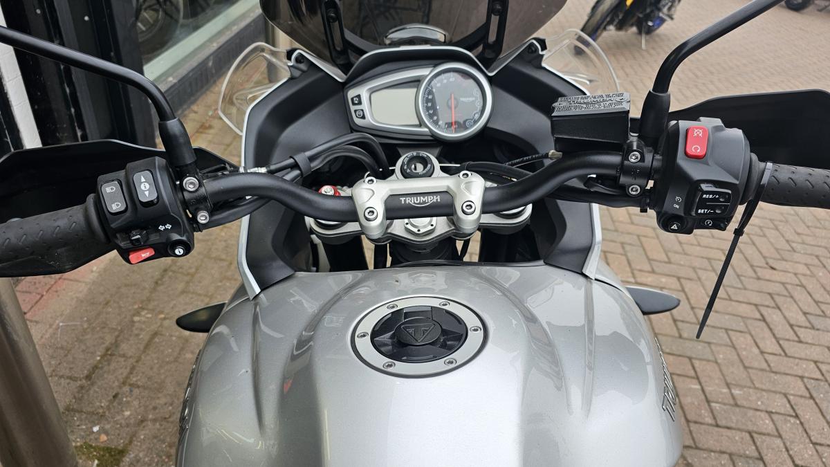
								TRIUMPH TIGER SPORT 1050 full									