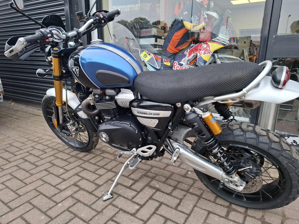 
								Triumph SCRAMBLER 1200 XE full									