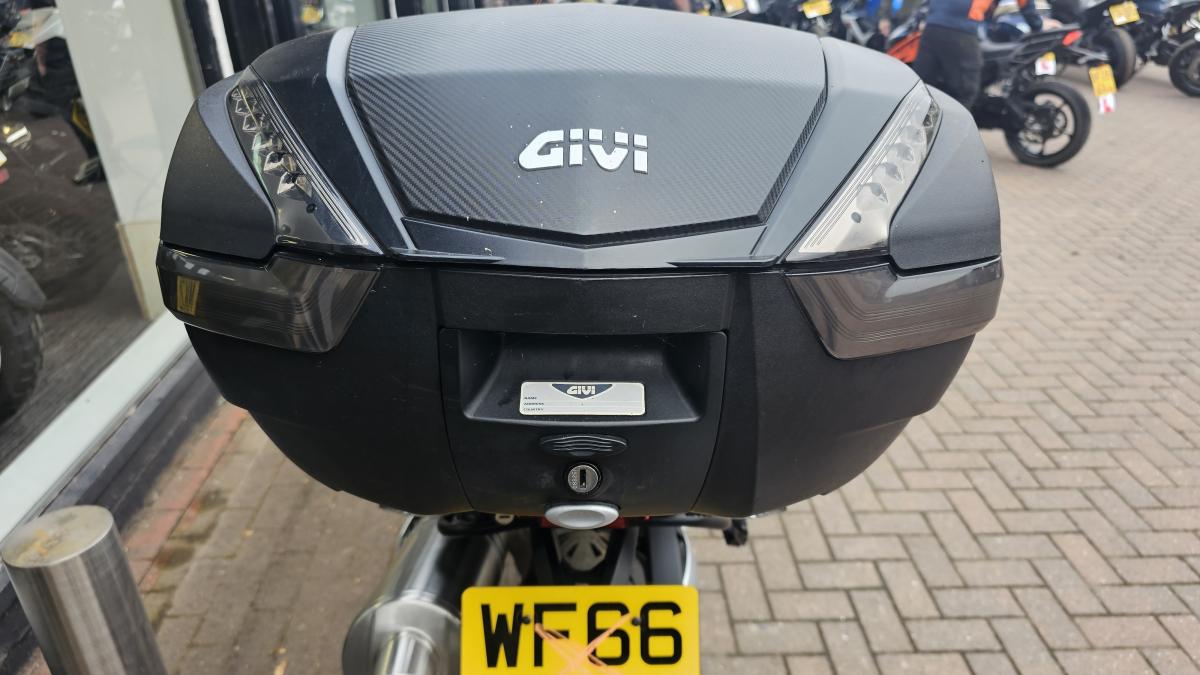 
								BMW F 800 GT full									