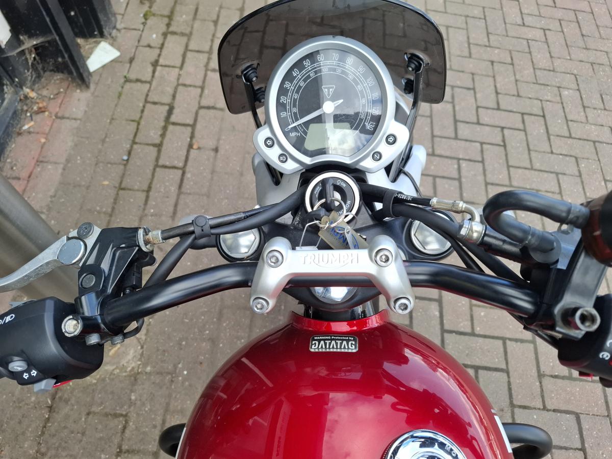 
								Triumph BONNEVILLE STREET TWIN full									