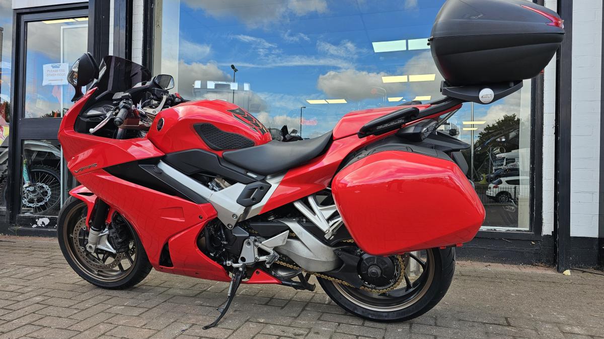 
								HONDA VFR 800 F-E full									