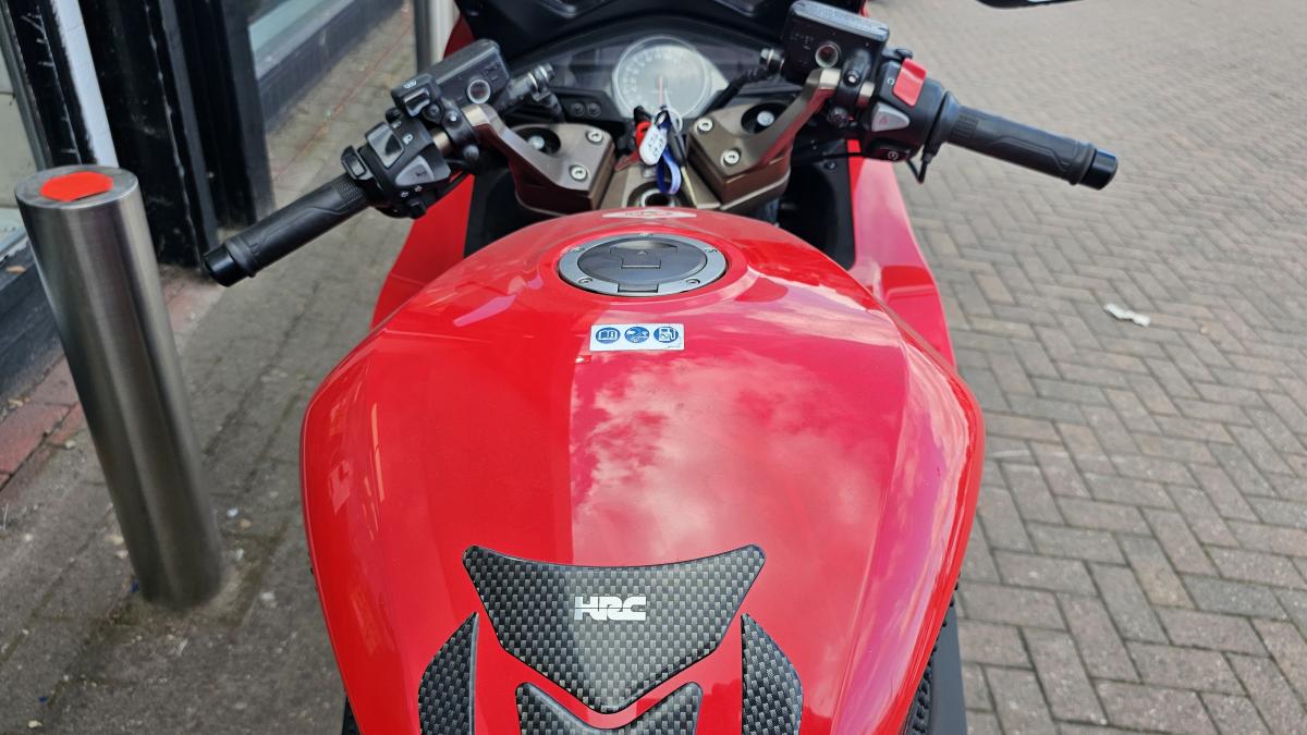 
								HONDA VFR 800 F-E full									