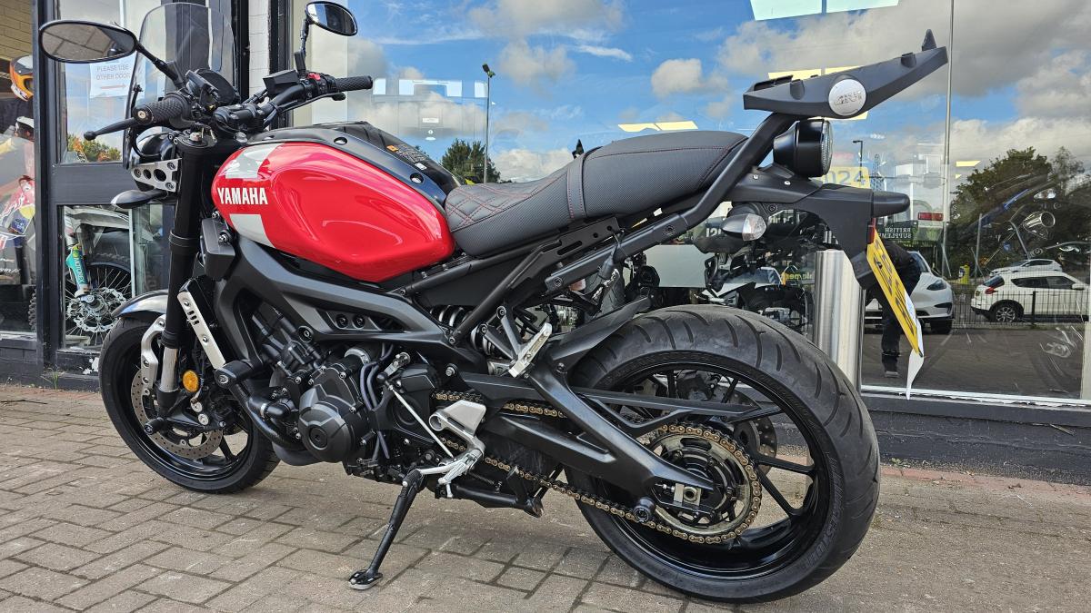 
								Yamaha XSR 900 ABS MTM 850 full									