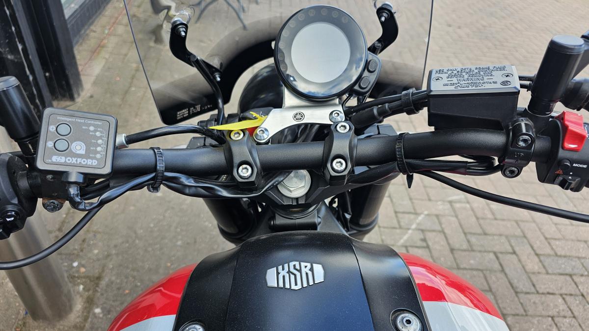 
								Yamaha XSR 900 ABS MTM 850 full									