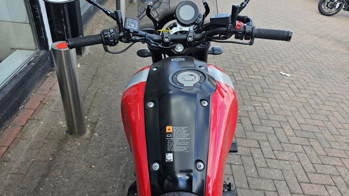 
								Yamaha XSR 900 ABS MTM 850 full									