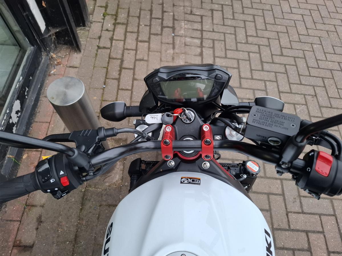
								SUZUKI SV 650 AM2 full									