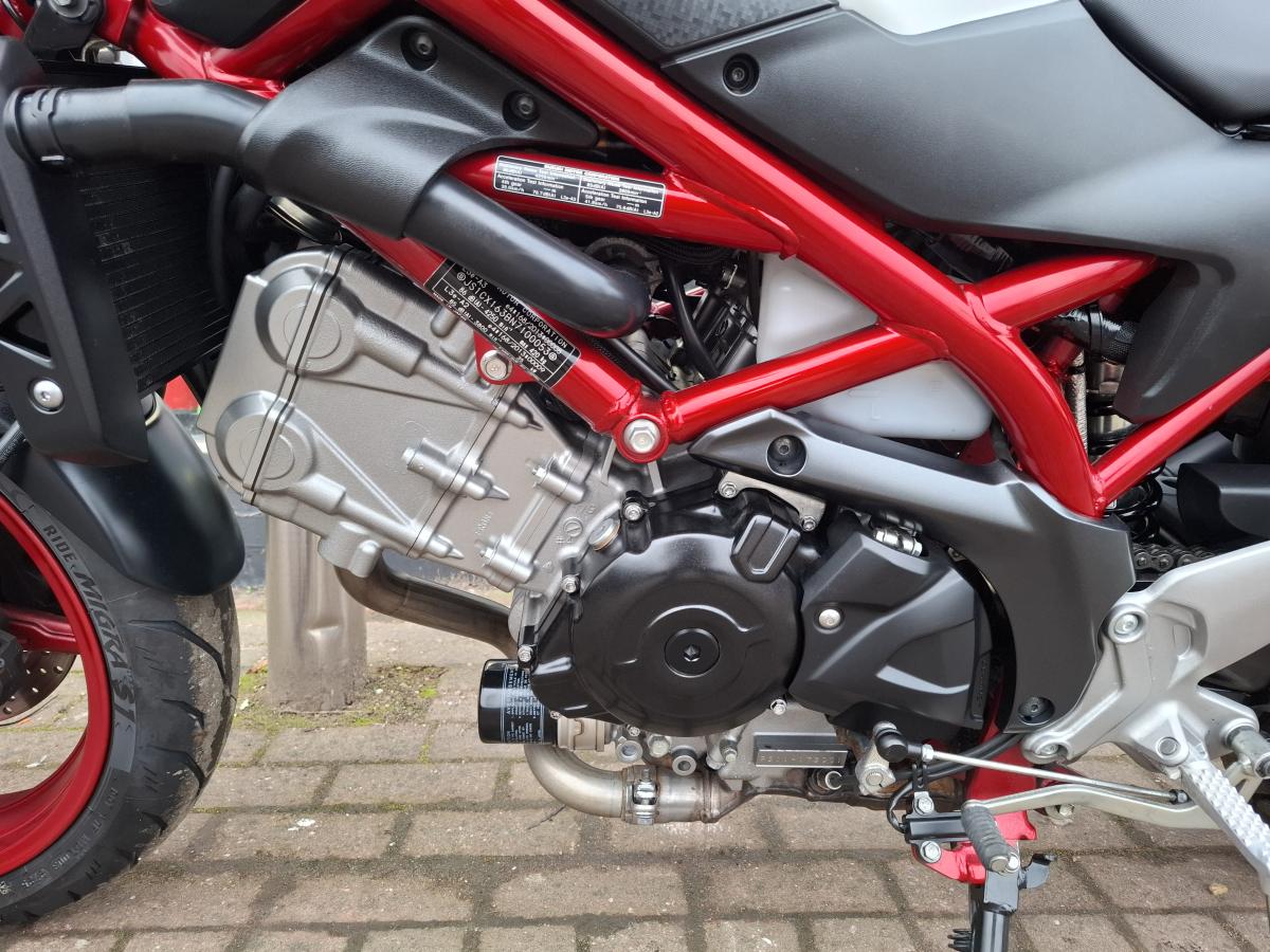 
								SUZUKI SV 650 AM2 full									