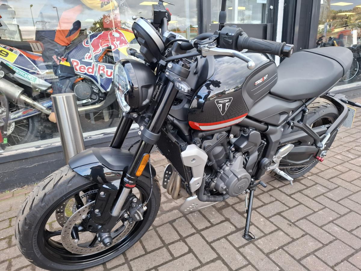 
								TRIUMPH TRIDENT full									