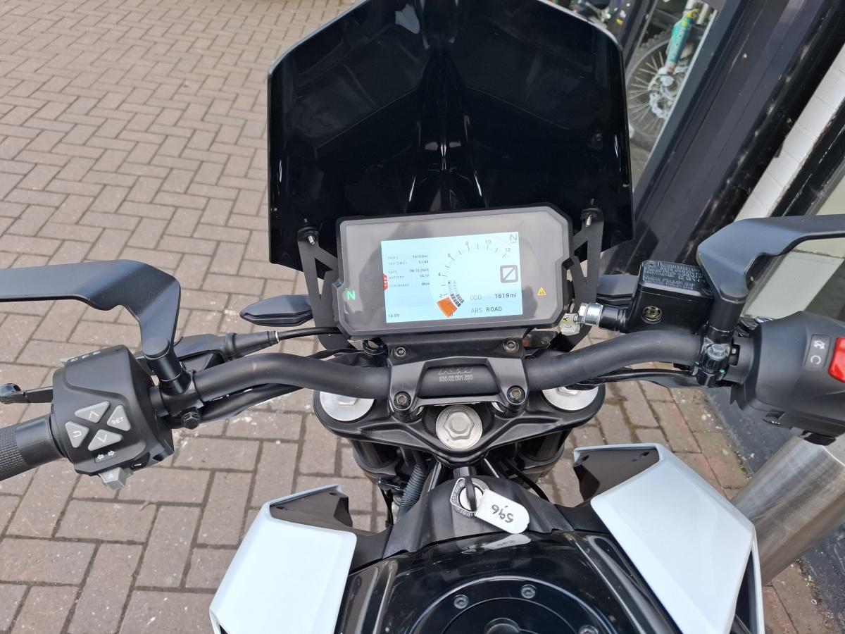 
								KTM 390 DUKE full									