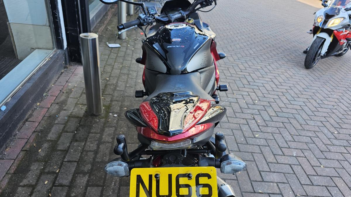 
								Suzuki GSXS 1000 FAL6 full									
