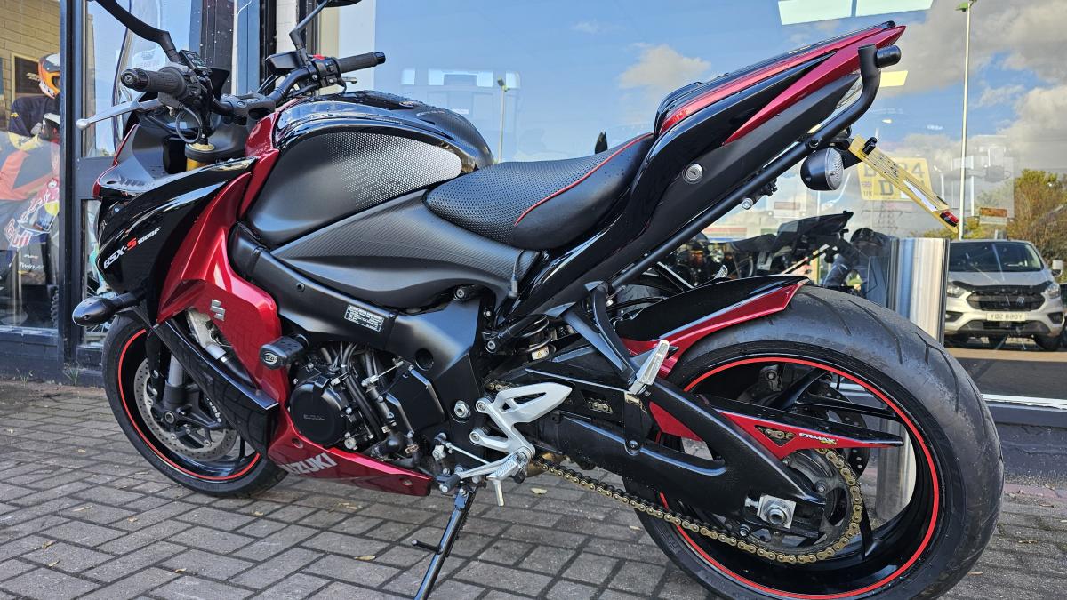 
								Suzuki GSXS 1000 FAL6 full									
