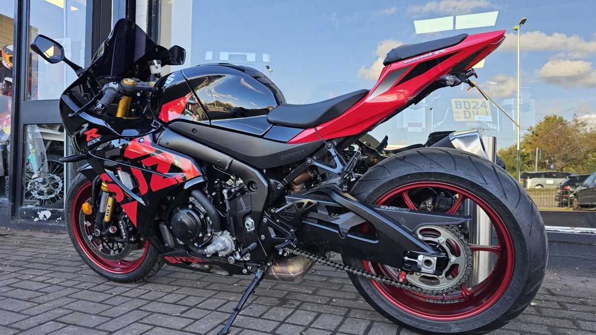 
								SUZUKI GSXR 1000 RAL9 full									