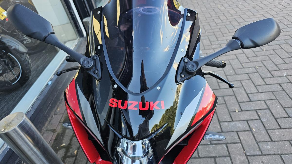 
								SUZUKI GSXR 1000 RAL9 full									