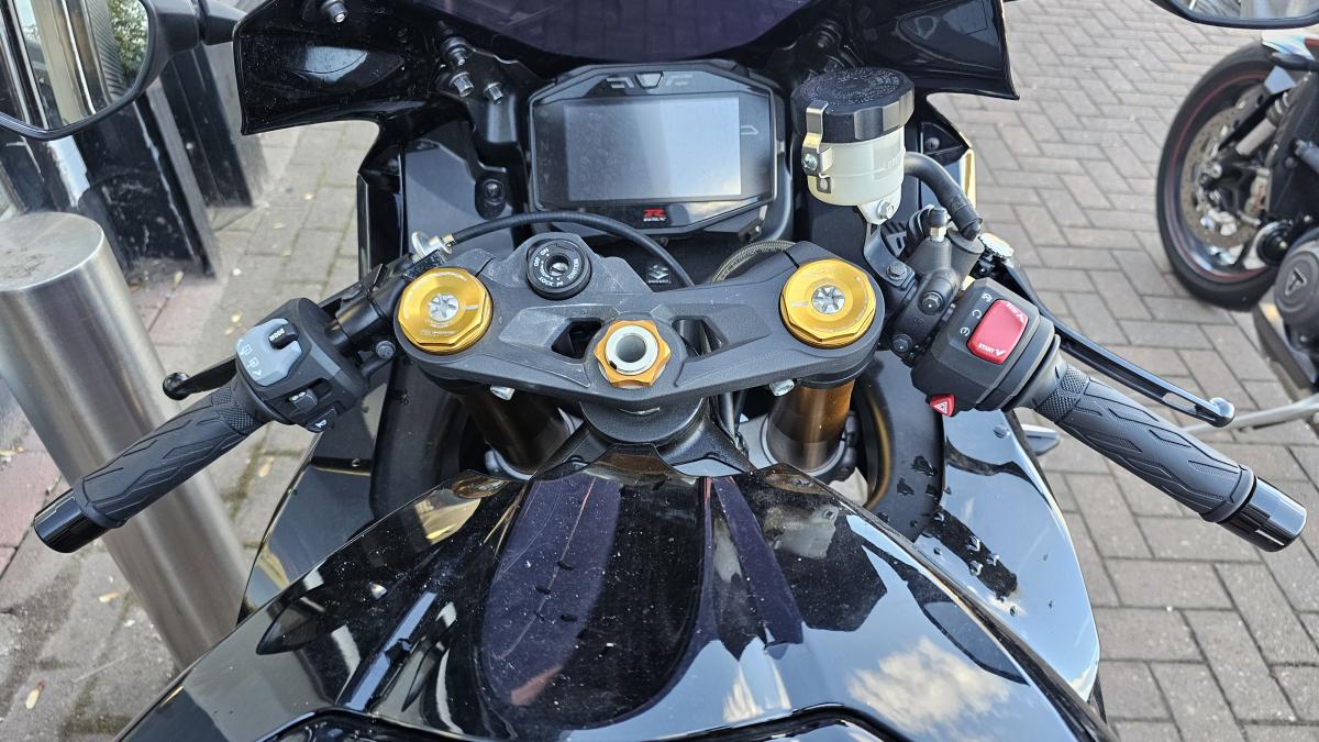 
								SUZUKI GSXR 1000 RAL9 full									