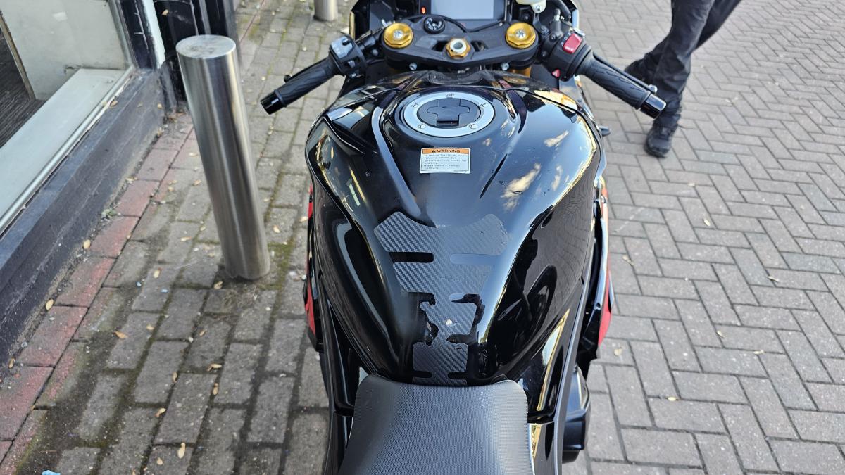 
								SUZUKI GSXR 1000 RAL9 full									