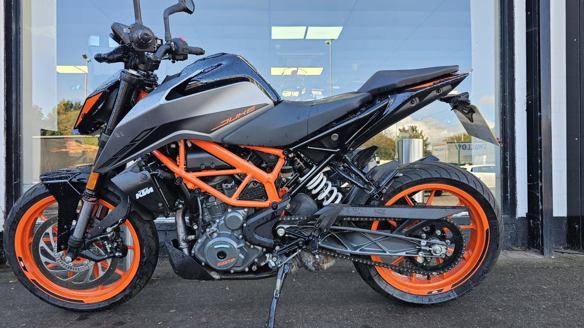 KTM 390 DUKE 21