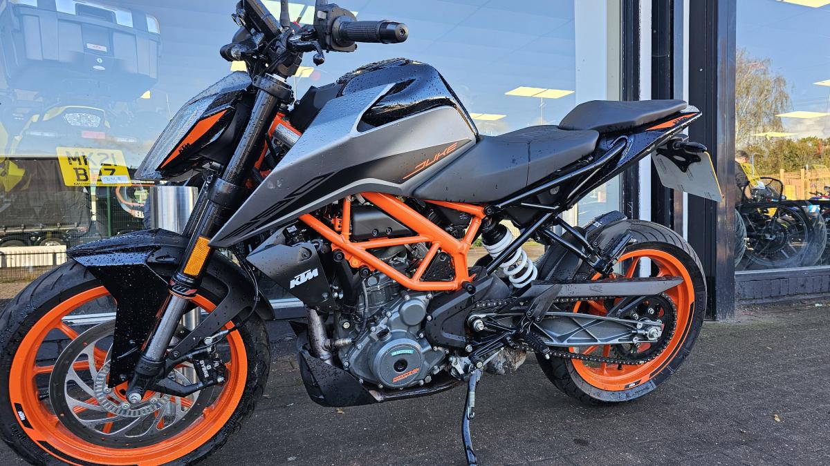 KTM 390 DUKE 21